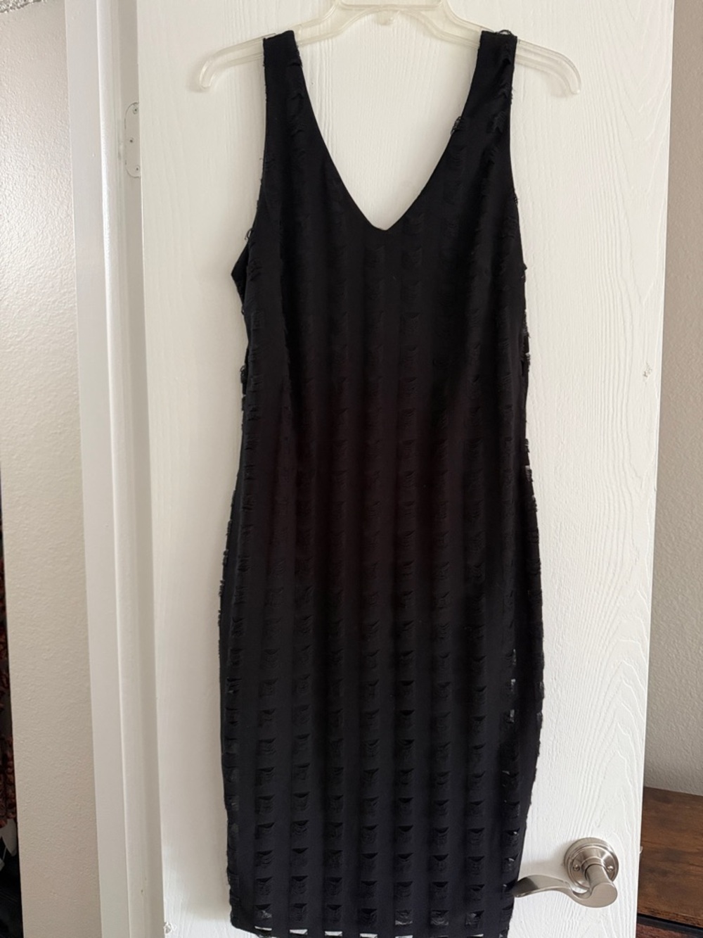 Astr Black Textured Sleeveless V-Neck Midi Dress